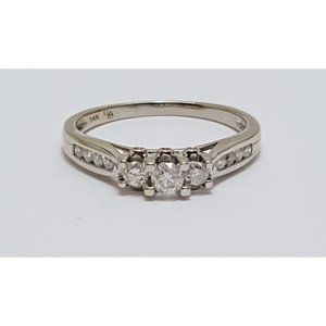 Beautiful 14K Karat Solid White Gold Ladies Diamond Engagement Ring Size 9.5